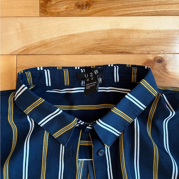 Woman’s Striped Dress Shirt - Picture 5 of 6
